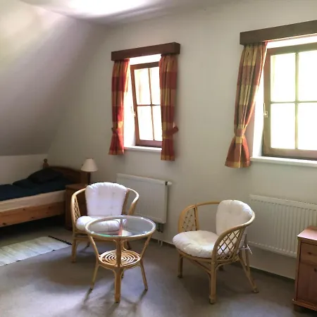 Malá Svatá Hora - Penzion&restaurace * Mníšek pod Brdy