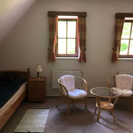 Malá Svatá Hora - Penzion&restaurace Affittacamere Mníšek pod Brdy